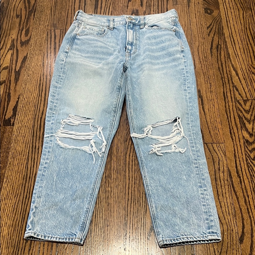 American Eagle Outfitters Light Wash Ripped Jeans
